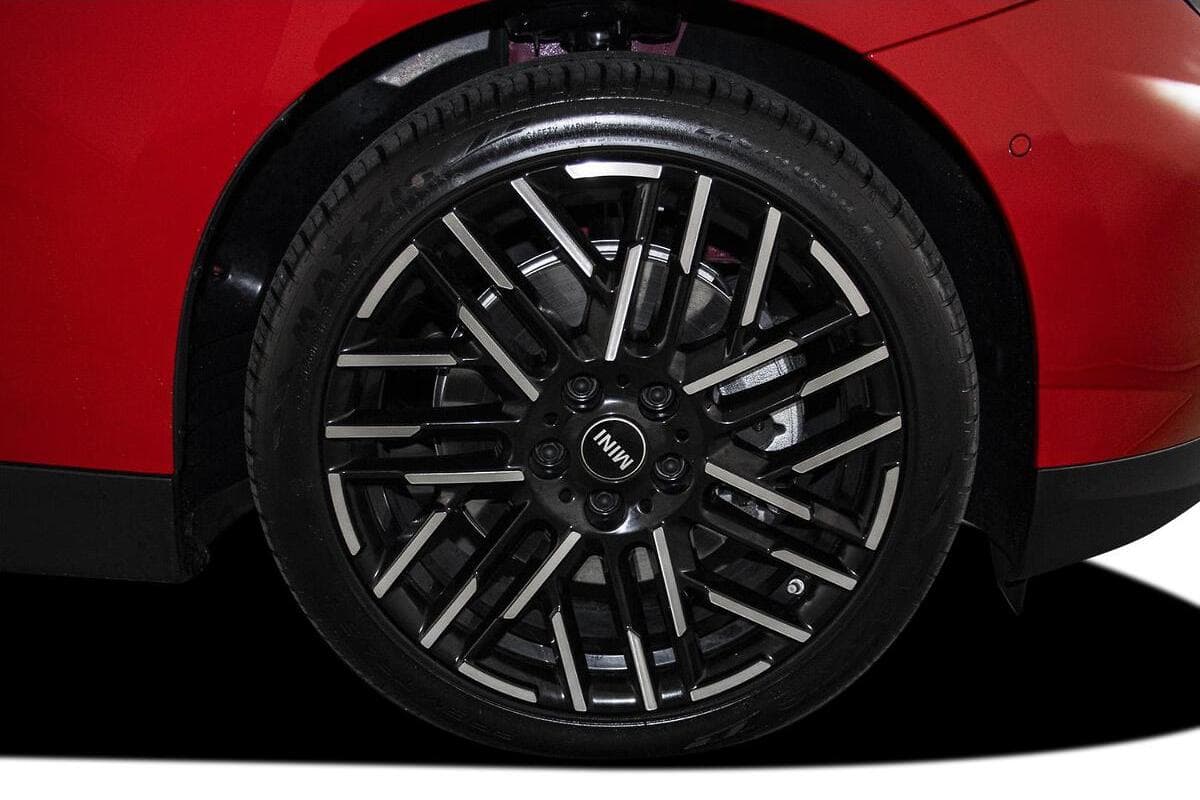 2024 MINI Cooper SE Favoured Auto image 18
