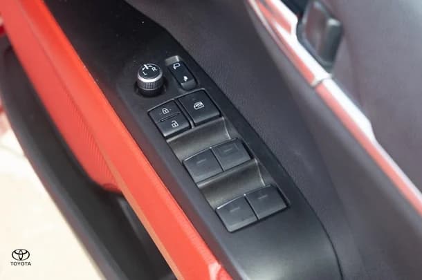 2021 Toyota Camry Hybrid SX image 19