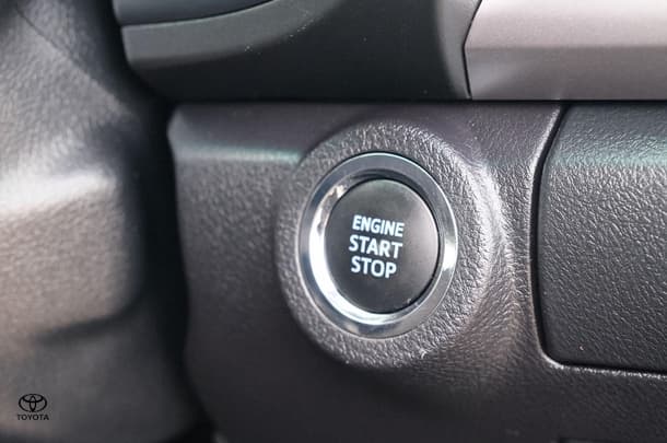 2022 Toyota Hilux SR5 image 14