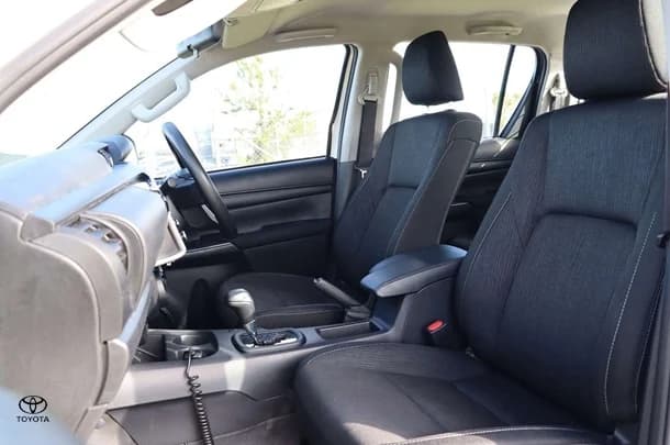 2023 Toyota Hilux 4x4 SR image 23