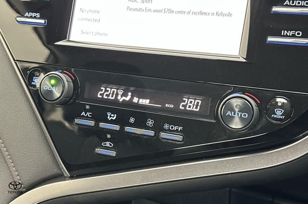 2020 Toyota Camry Hybrid Ascent image 22