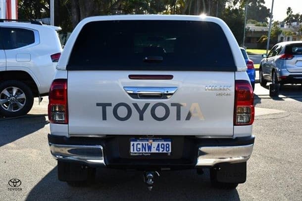2018 Toyota Hilux SR5 image 18