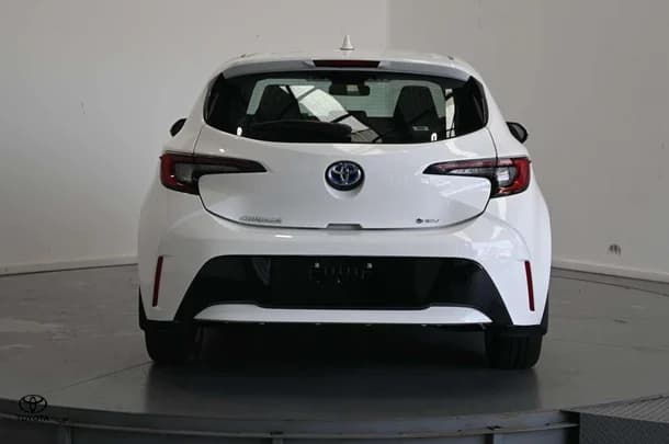 2024 Toyota Corolla Hatch Hybrid Ascent Sport image 6