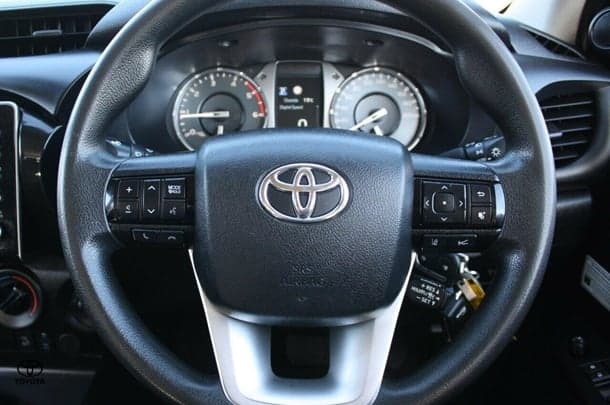 2021 Toyota Hilux SR image 24