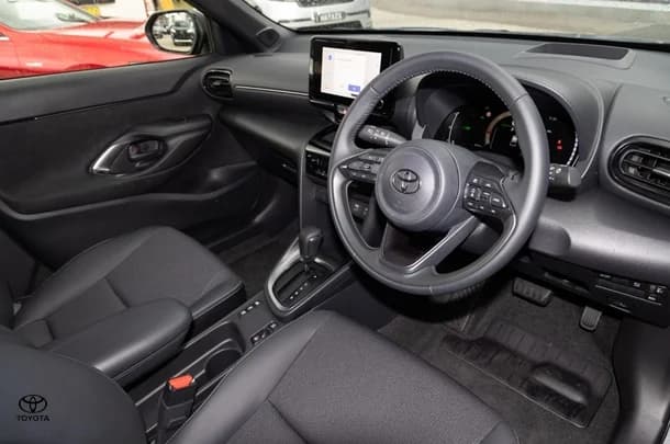 2024 Toyota Yaris Cross Hybrid Urban image 7