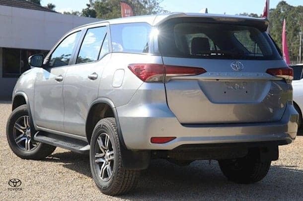 2022 Toyota Fortuner GX image 3