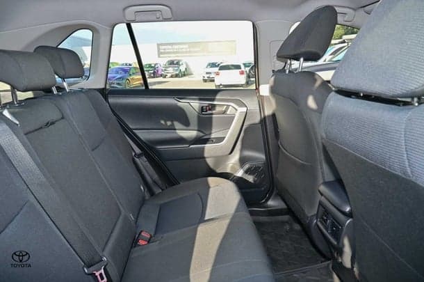 2019 Toyota RAV4 GX image 7