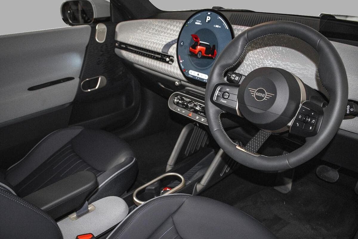 2024 MINI Cooper SE Favoured Auto image 6