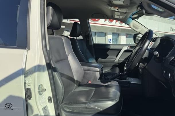2022 Toyota Prado GXL image 9
