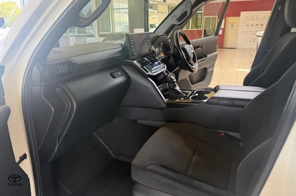 2023 Toyota Landcruiser GXL image 20
