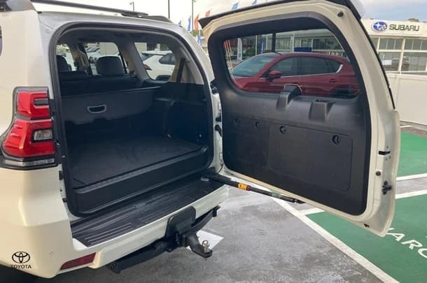 2021 Toyota Prado VX image 9
