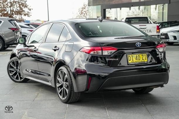 2024 Toyota Corolla Sedan Hybrid ZR image 3