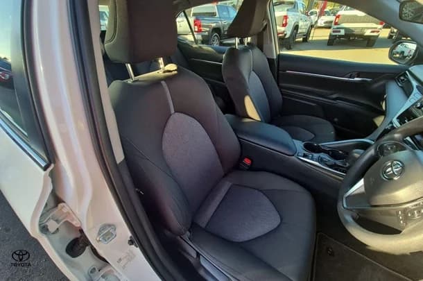 2021 Toyota Camry Hybrid Ascent image 11