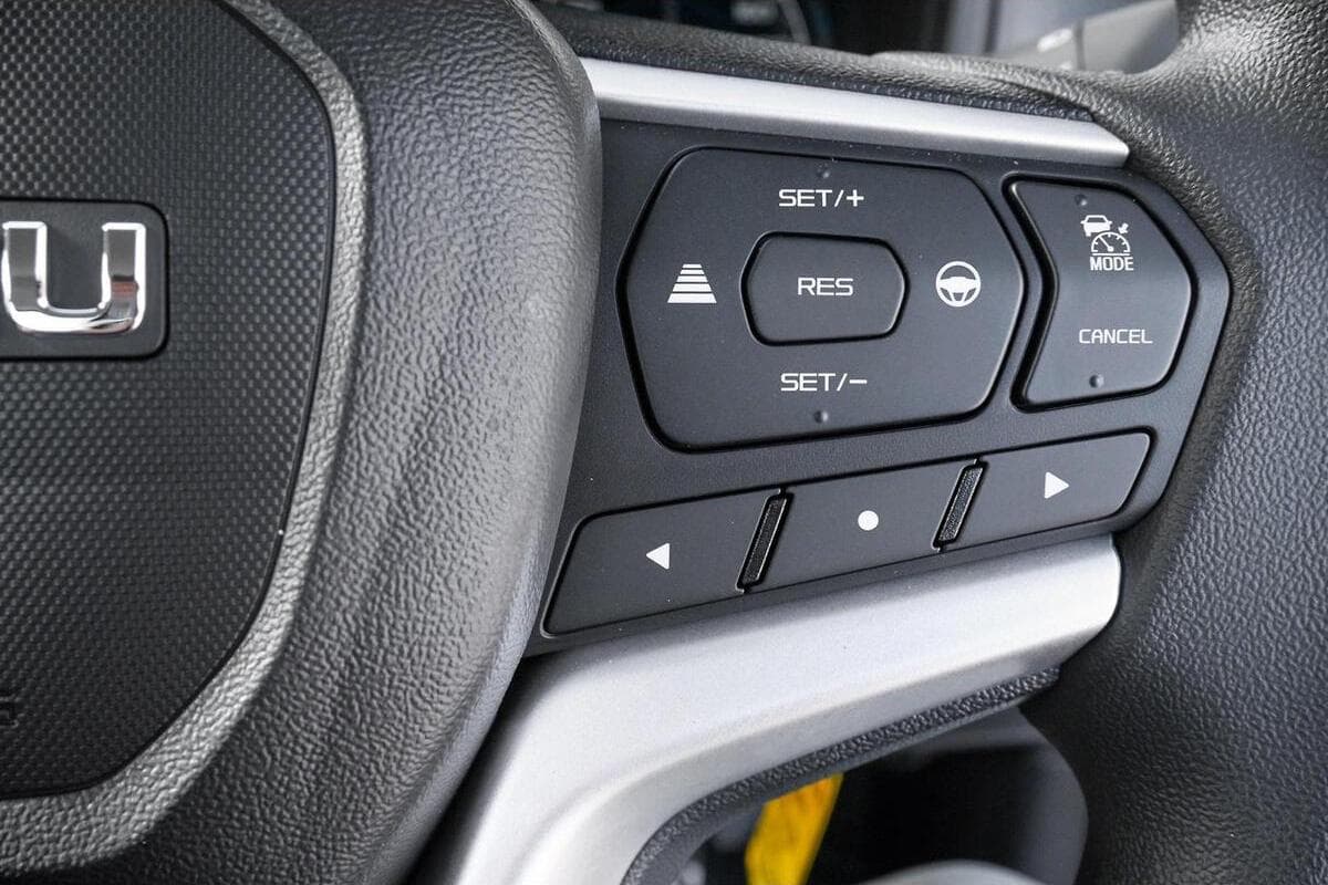 2025 Isuzu D-MAX SX High Ride Manual 4x2 MY24 image 14