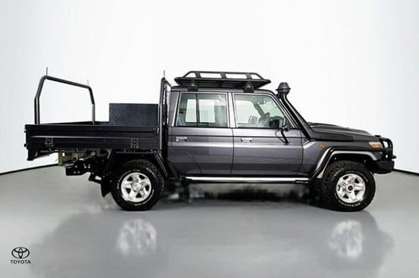 2020 Toyota LANDCRUISER MILITARY GXL image 9