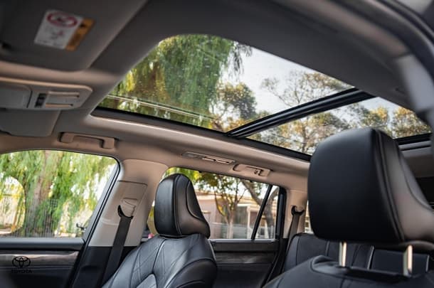 2022 Toyota KLUGER HYBRID AWD GRANDE image 18