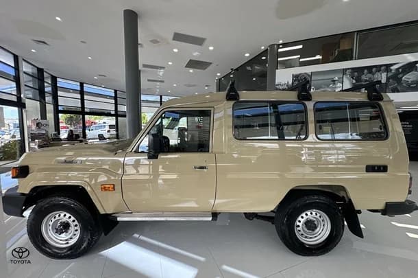 2023 Toyota LC Military GXL image 14