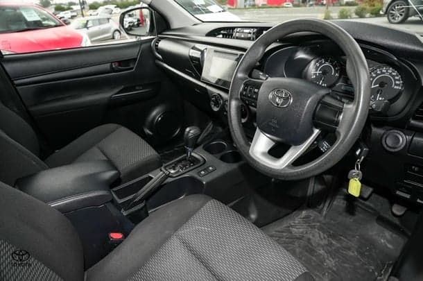 2019 Toyota HILUX Workmate image 7