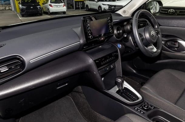 2020 Toyota Yaris Cross Hybrid GX image 9