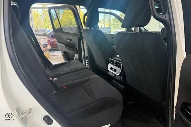 2023 Toyota Landcruiser GXL image 18