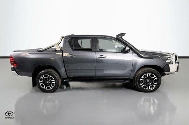 2022 Toyota Hilux SR5 image 10
