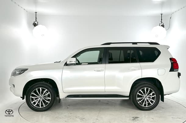2022 Toyota Prado Kakadu image 8