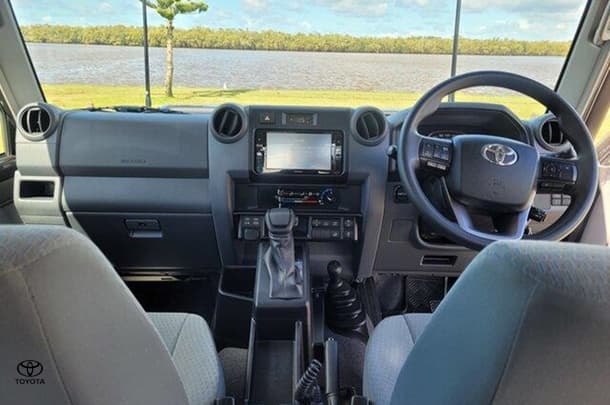 2023 Toyota LC Military GXL image 13