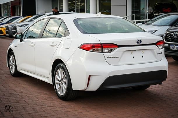2024 Toyota Corolla Sedan Hybrid Ascent Sport image 6