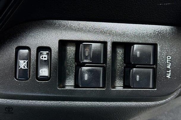 2020 Toyota Prado GX image 15