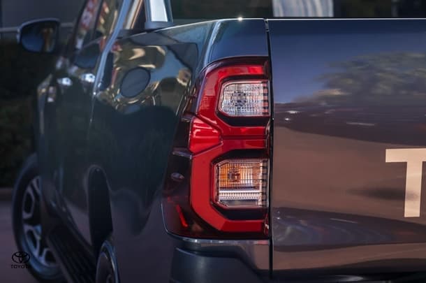 2023 TOYOTA Hilux 4x4 SR5 image 20