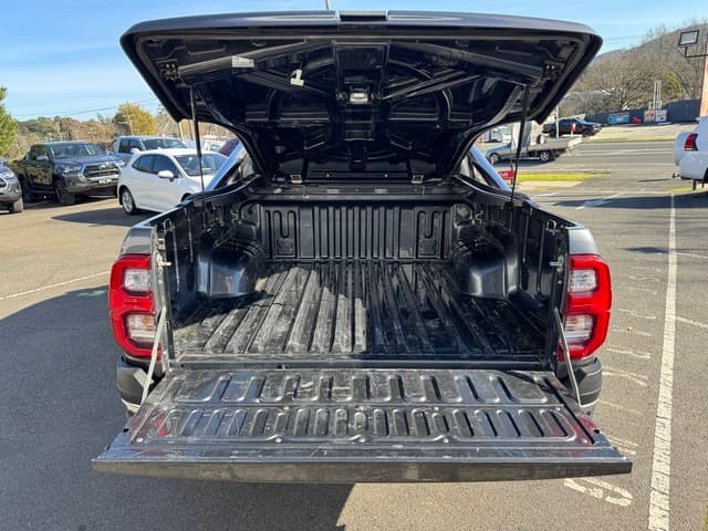 2023 Toyota Hilux SR5 image 20