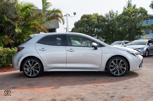 2024 TOYOTA Corolla Hatch Hybrid ZR image 3