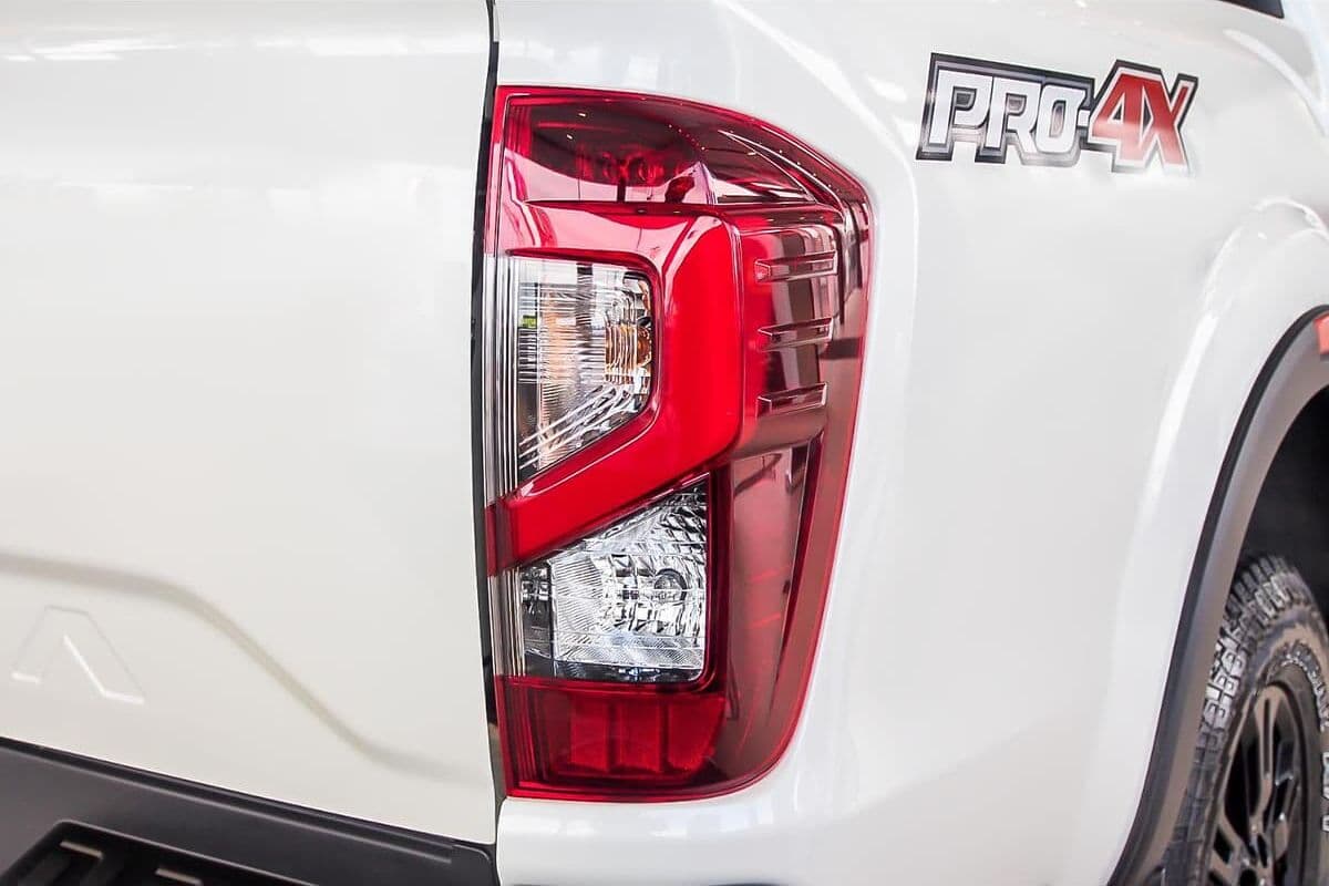 2025 Nissan Navara PRO-4X D23 Manual 4x4 MY24 Dual Cab image 8
