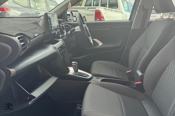 2022 Toyota Yaris Cross Hybrid GXL image 13