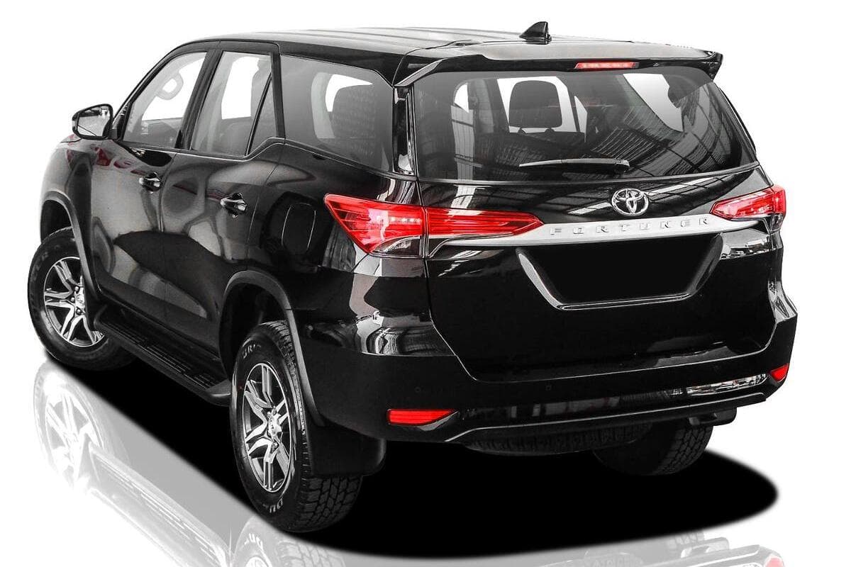 2025 Toyota Fortuner GX Auto 4x4 image 4