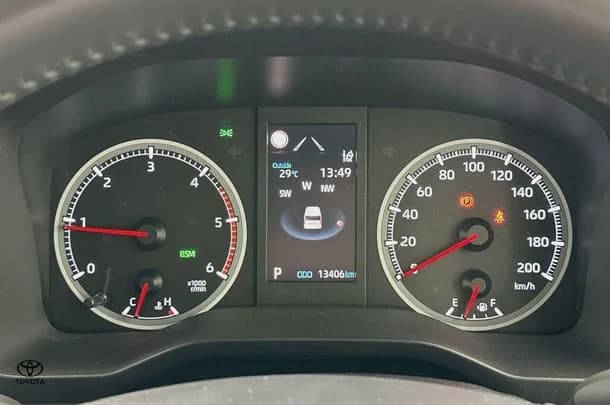 2019 Toyota Hiace LWB image 17