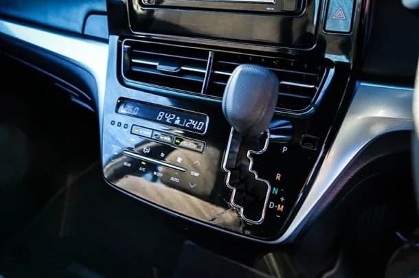 2019 Toyota Tarago GLi image 20
