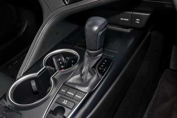 2018 Toyota CAMRY SL image 17