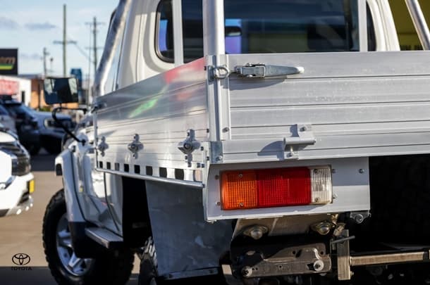 2020 Toyota LC MILITARY GXL image 18
