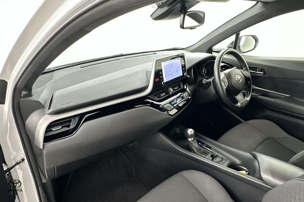 2023 Toyota CH-R GXL-2WD image 15