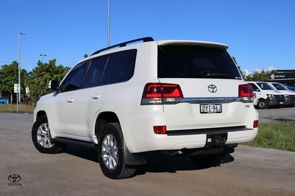 2018 Toyota Landcruiser VX image 4