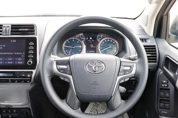 2021 Toyota Prado GX image 7