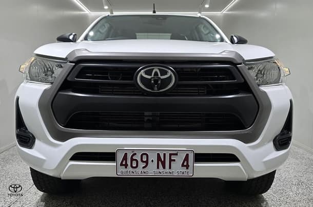 2021 Toyota Hilux SR image 7