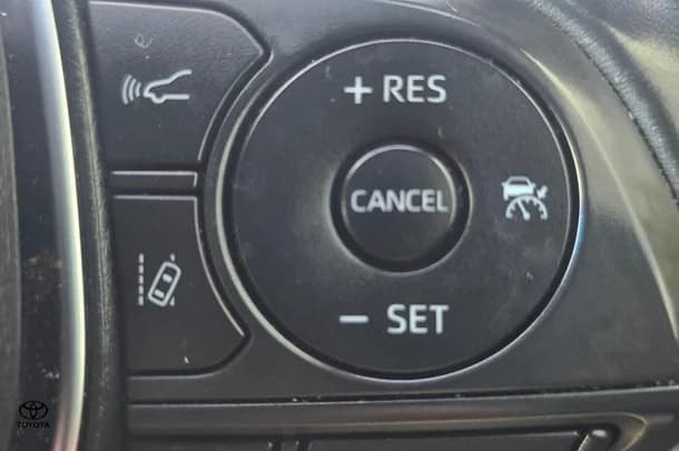 2021 Toyota Camry Hybrid Ascent Sport image 18