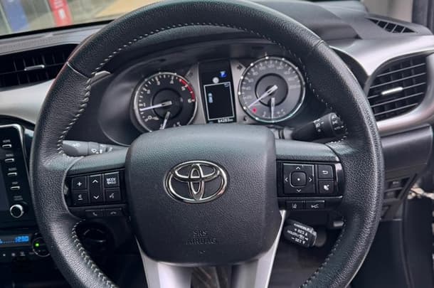 2022 Toyota Hilux SR5 image 30