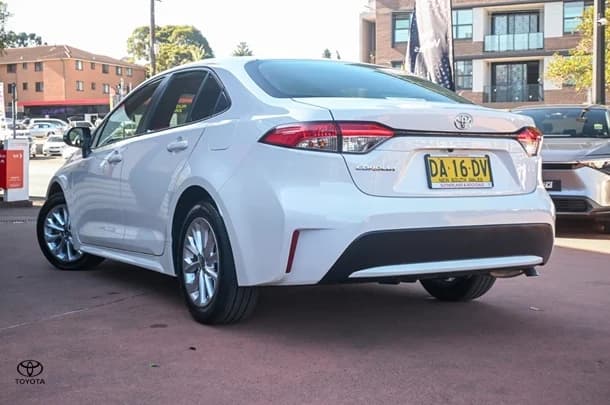 2021 TOYOTA Corolla Sedan SX image 2