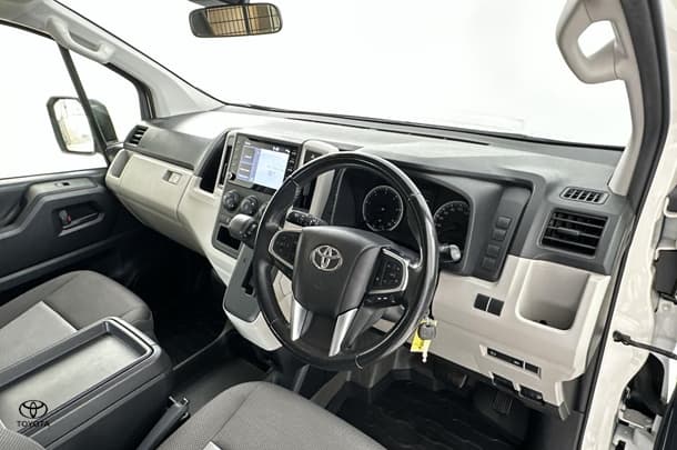 2021 Toyota Hiace LWB image 15