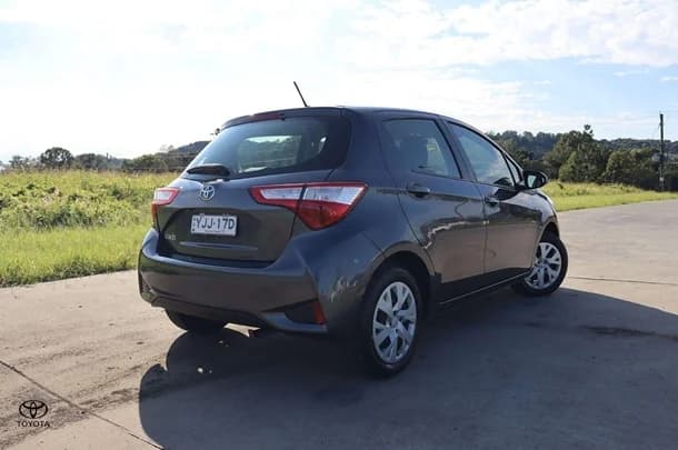2019 Toyota Yaris Ascent image 6