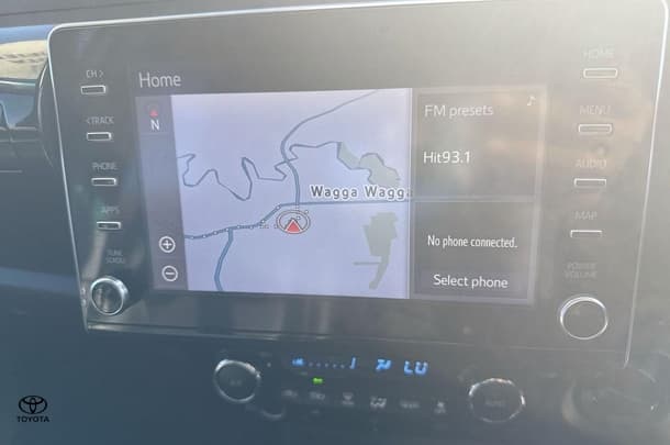 2020 Toyota Hilux SR5 image 18