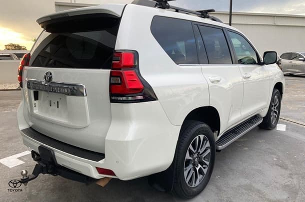2021 Toyota Prado VX image 10